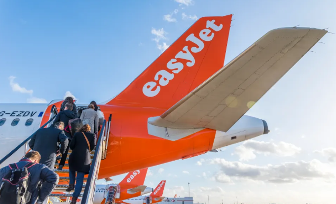 Is EasyJet customer service 24 hour